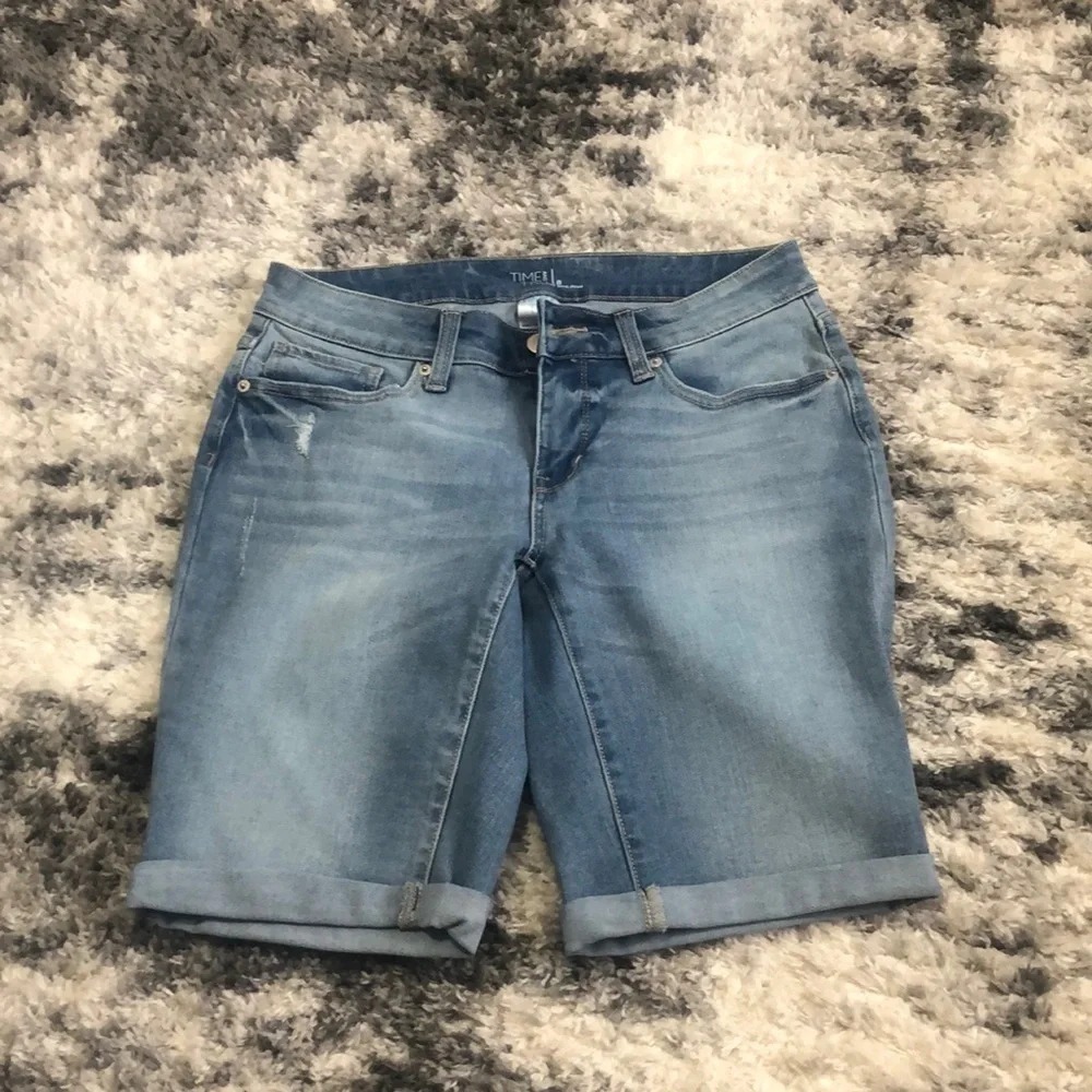 Time and Tru Womens Blue Denim Bermuda Shorts Cuffed‎ Stretch Casual